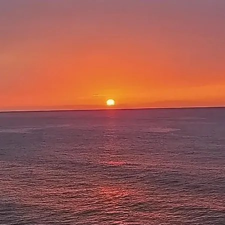 Espectacular Piso Con Vistas Al Mar Y Al Atardecer